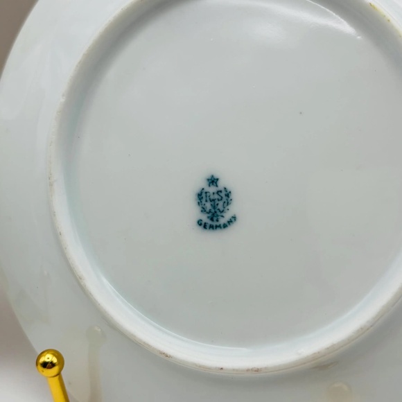 2 Vintage Reinhold Schlegelmilch (RS) Germany 6.5  white tulip floral dessert pl - Picture 10 of 10